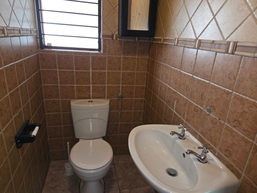 5 Bedroom Property for Sale in Erica Township Western Cape